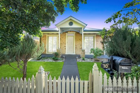 10 Bunyip Walk, Caroline Springs, VIC 3023
