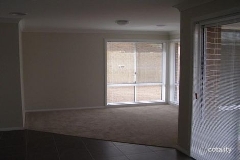 Property photo of 16 Quinlan Run Orange NSW 2800