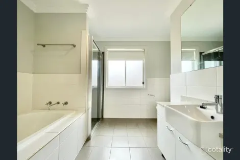 Property photo of 13A Crank Place Elderslie NSW 2570