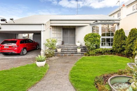 2 Mathoura Rd, Toorak, VIC 3142