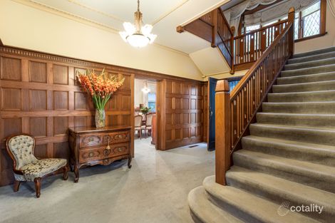 Property photo of 18 Merriwee Crescent Toorak VIC 3142