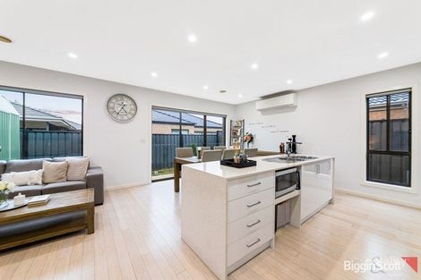 Property photo of 27 Travers Street Craigieburn VIC 3064