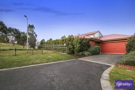 Property photo of 2 Gair Close Berwick VIC 3806