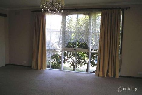 Property photo of 4 Leprosa Close Endeavour Hills VIC 3802