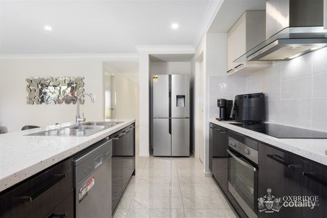 Property photo of 10 Sanctuary Close Eight Mile Plains QLD 4113