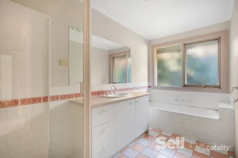 Property photo of 33 Hedgeley Drive Berwick VIC 3806