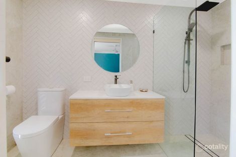 Property photo of 14 Langer Place Arundel QLD 4214