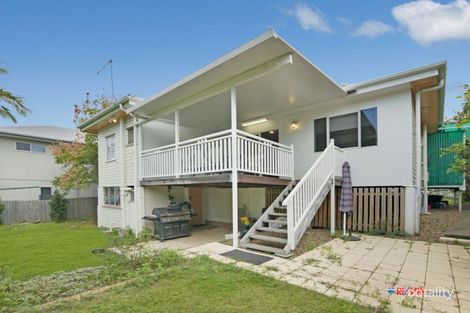 Property photo of 18 Montrose Parade Wynnum West QLD 4178