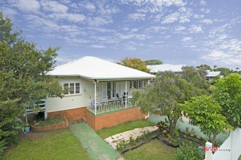 Property photo of 18 Montrose Parade Wynnum West QLD 4178