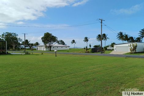 9 Taylor St, Tully Heads, QLD 4854