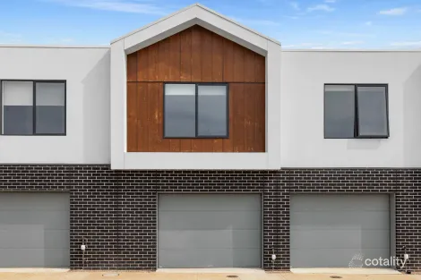 33 WETLAND CCT, HAMPTON PARK, VIC 3976