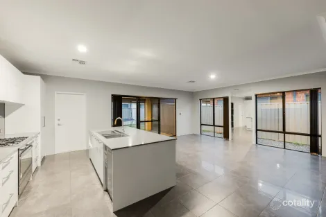 Property photo of 30 Silverthrone Road Haynes WA 6112