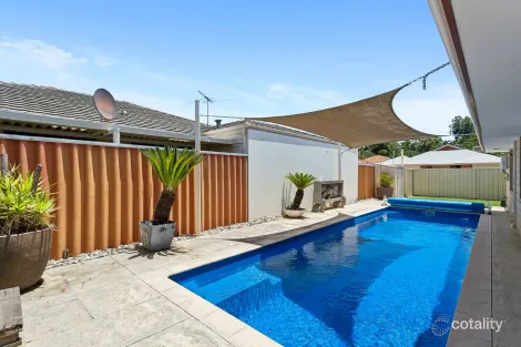 Property photo of 6 Waterway Pass Bennett Springs WA 6063