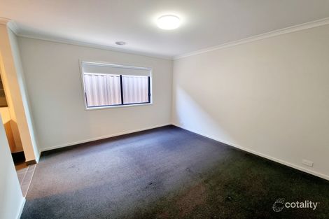 Property photo of 17 Gem Crescent Cobblebank VIC 3338