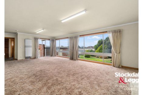 Property photo of 5 Pines Grove Oak Park VIC 3046