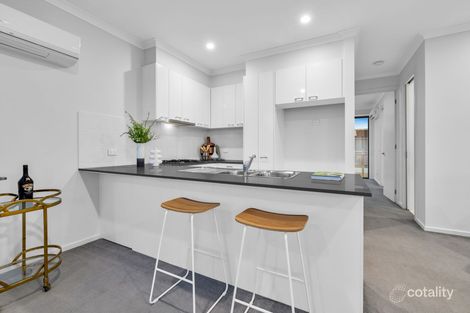 Property photo of 16 Topal Drive Officer VIC 3809