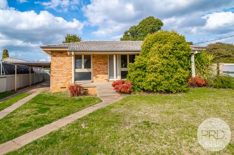 Property photo of 2 Smithies Place Ashmont NSW 2650