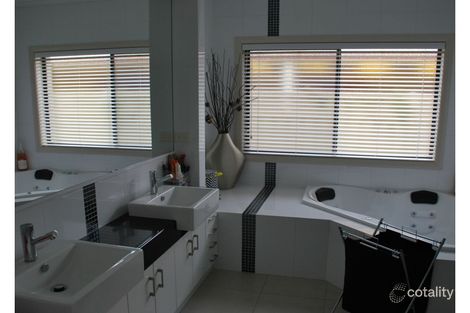 Property photo of 35 Apricot Circuit Cobram VIC 3644