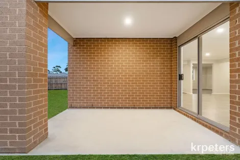 Property photo of 3 Goldshine Crescent Drouin VIC 3818