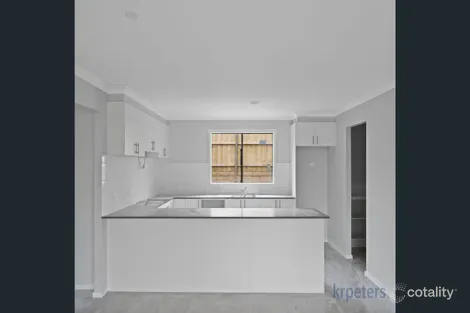 Property photo of 3 Goldshine Crescent Drouin VIC 3818