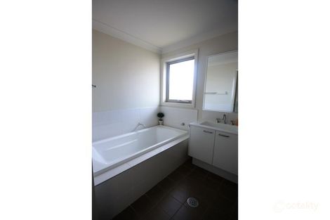 Property photo of 4A Hampshire Boulevard Spring Farm NSW 2570