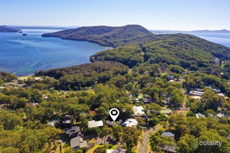 Property photo of 4 Skyline Place Elizabeth Beach NSW 2428