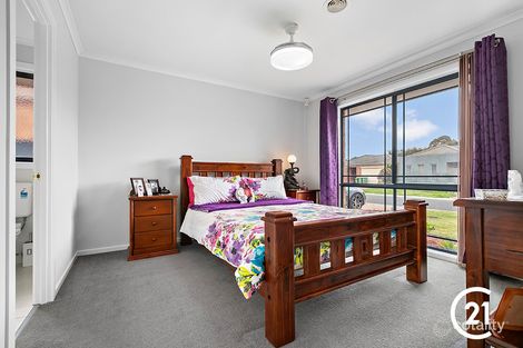 Property photo of 25 Stringy Bark Circuit Pakenham VIC 3810