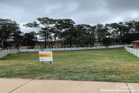 Property photo of 20 Henry Place Young NSW 2594