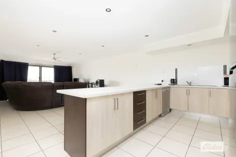 Property photo of 1/6 Newman Drive Emerald QLD 4720