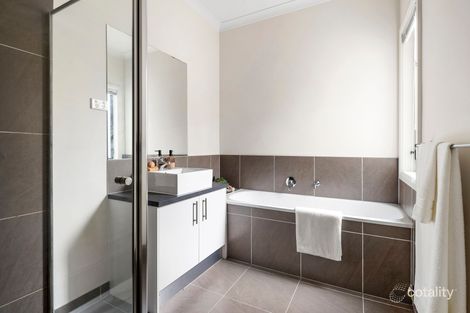 Property photo of 60 Armata Crescent Frankston North VIC 3200