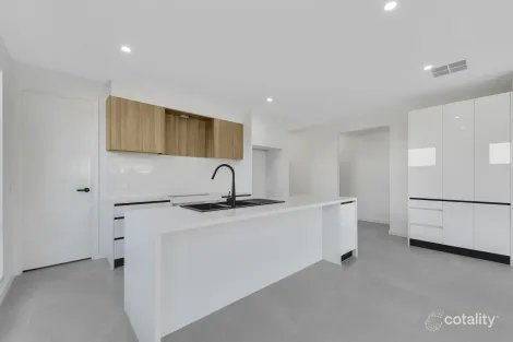 19 Wallowa St, Mickleham, VIC 3064