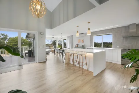 Property photo of 36 Evans Drive Benowa QLD 4217