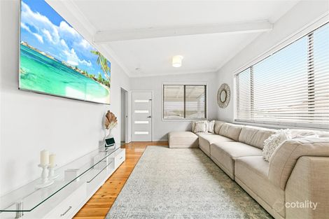 Property photo of 27 Cams Boulevard Summerland Point NSW 2259