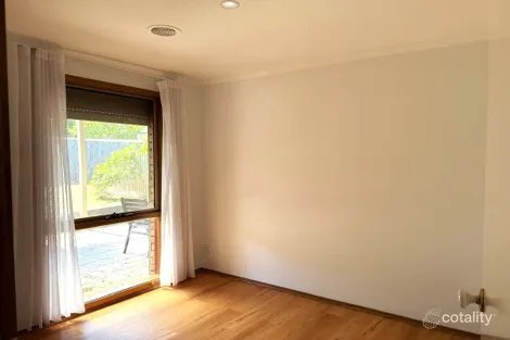 Property photo of 26 Denham Crescent Cranbourne North VIC 3977