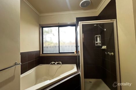 Property photo of 11 Tucker Place Caroline Springs VIC 3023