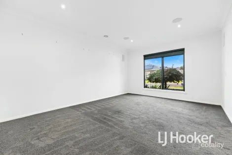 Property photo of 127 Moxham Drive Clyde North VIC 3978