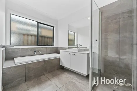 Property photo of 127 Moxham Drive Clyde North VIC 3978
