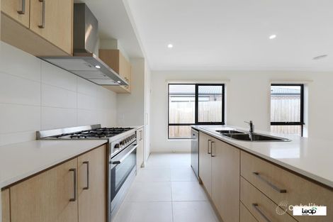 Property photo of 2 Bosphorus Street Wallan VIC 3756