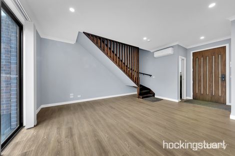 Property photo of 2/6 Thackeray Road Reservoir VIC 3073