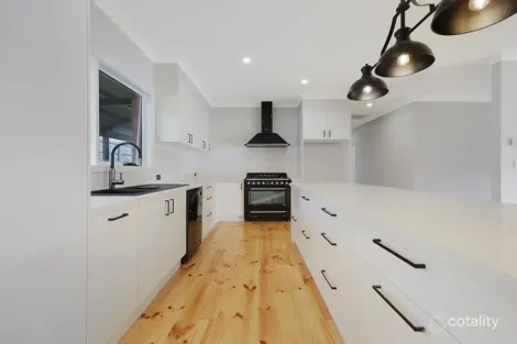 Property photo of 8 Lipook Court Warrnambool VIC 3280