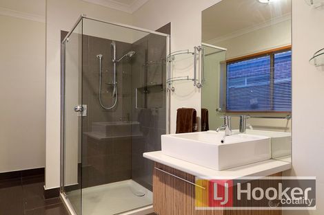 Property photo of 8 Nurture Avenue Cranbourne North VIC 3977