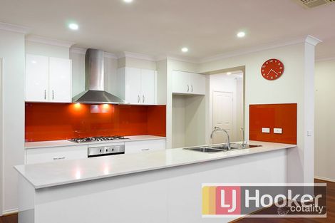 Property photo of 8 Nurture Avenue Cranbourne North VIC 3977