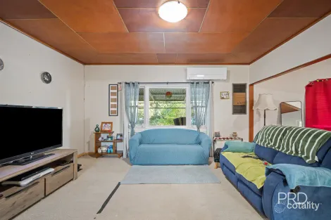 Property photo of 27 The Boulevarde Kooringal NSW 2650