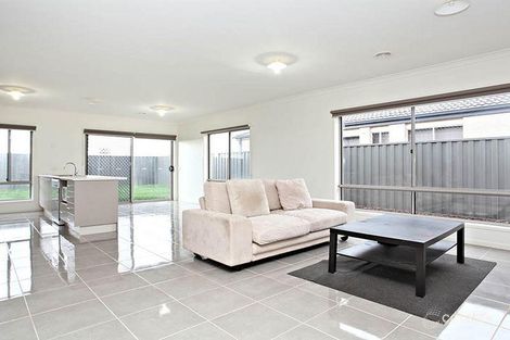 Property photo of 15 Hawkstone Road Manor Lakes VIC 3024