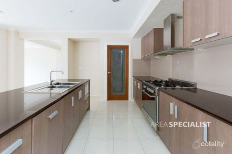 Property photo of 11 Edgewater Drive Keysborough VIC 3173