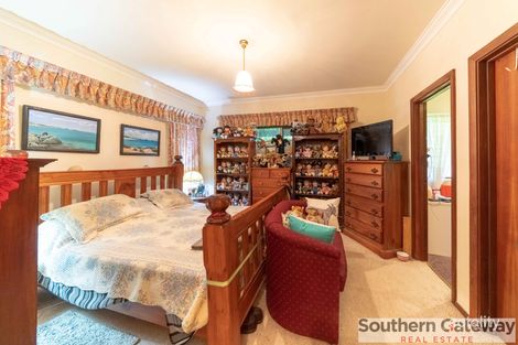 99 River Rd, Hopeland, WA 6125