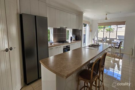 2/38 Tavistock St, Torquay, QLD 4655