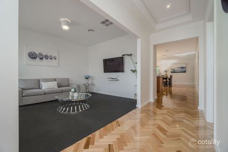 Property photo of 5 Cedarwood Way Roxburgh Park VIC 3064