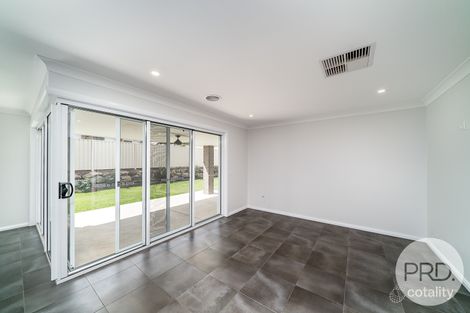 Property photo of 10 Ellerslie Street Gobbagombalin NSW 2650