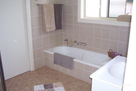 Property photo of 2/10 Thornbury Street Parkes NSW 2870